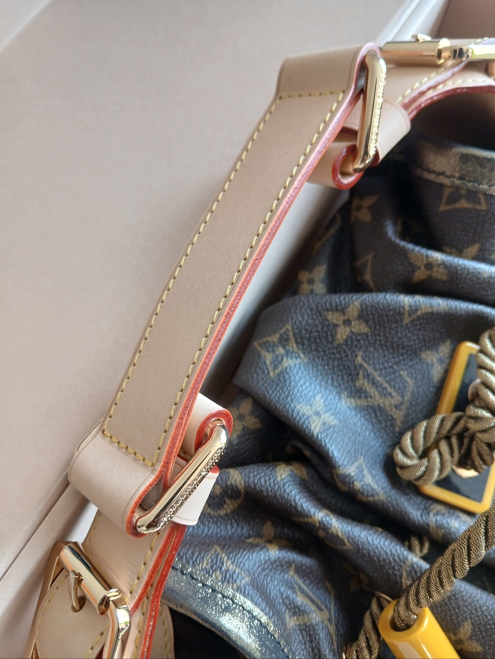Louis Vuitton Kalahari Monogram - Picture 2 of 11